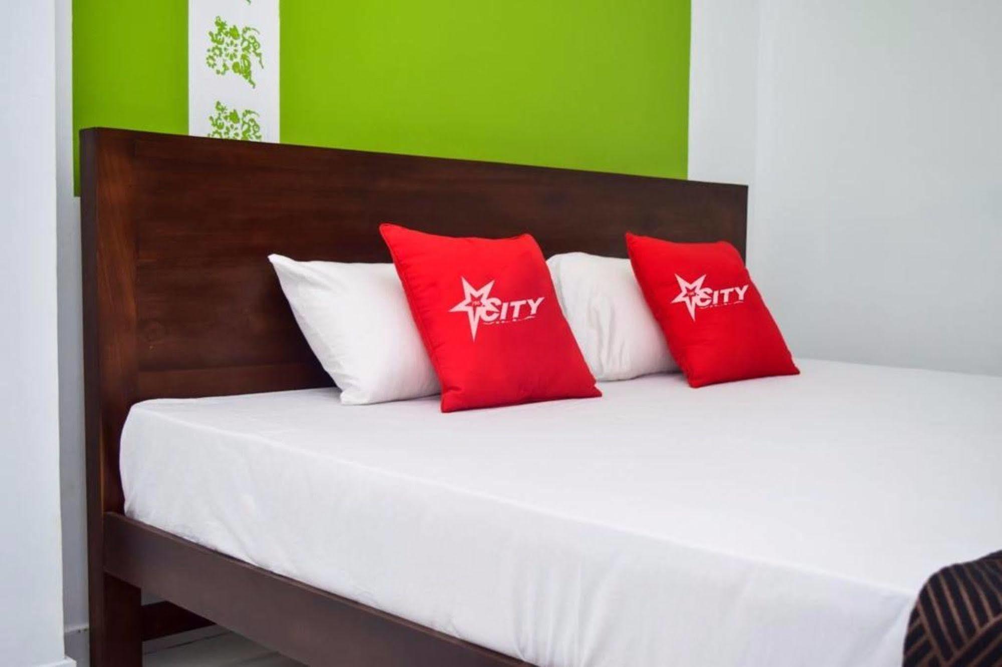 Star City Villa Colombo Buitenkant foto